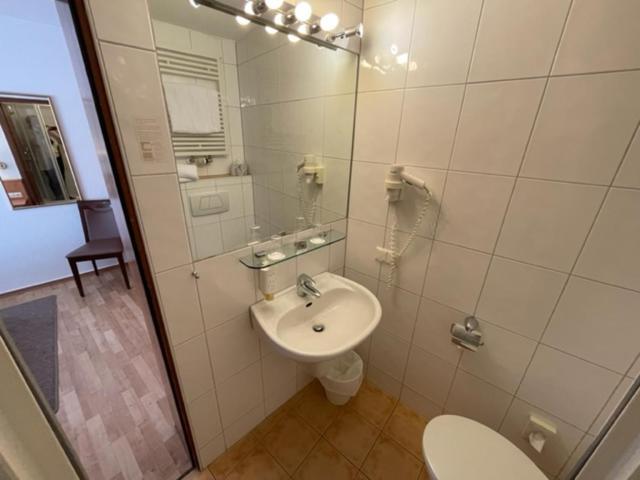 Hotel Ebnet มุตทาชตัดท์ ภายนอก รูปภาพ